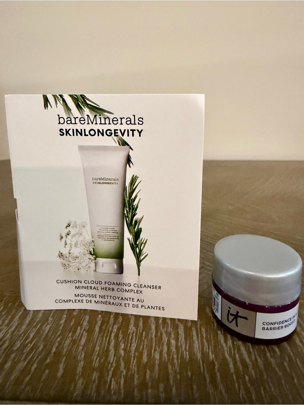 🌼 4/$13 - New 2 piece skincare products (It Cosmetics and Bare-minerals )